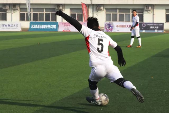 中国男篮1分险胜新西兰 李凯尔18分+致胜抢断